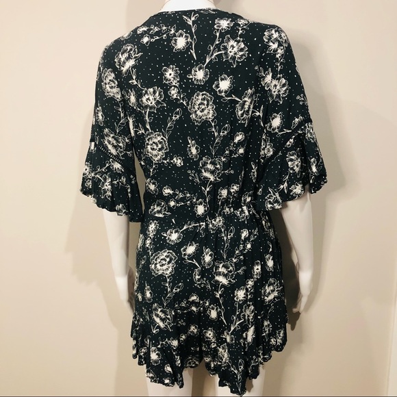 KIVARI Navy & White Floral Playsuit Romper XS Front Tie, Elastic Waist, Pockets - Picture 10 of 12